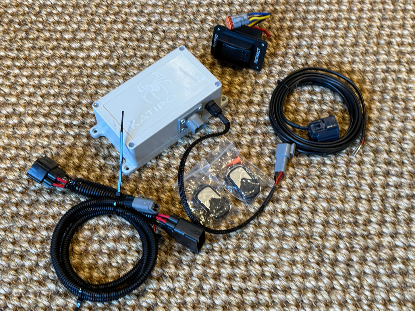 Electric Wildtrak Roller Lid Wire loom & Wireless KEY FOB controller ( Fit you own lid )