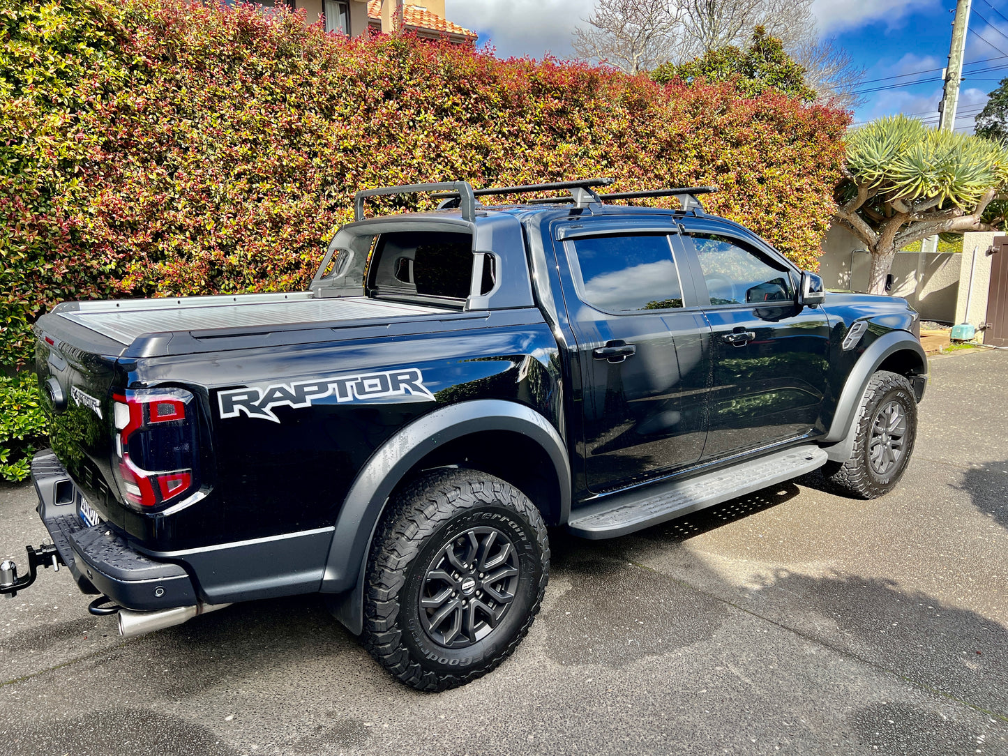 2023+ Ford Ranger Platinum & Wildtrak-X NEXT-GEN Electric roller lid and rack system ( NEW )