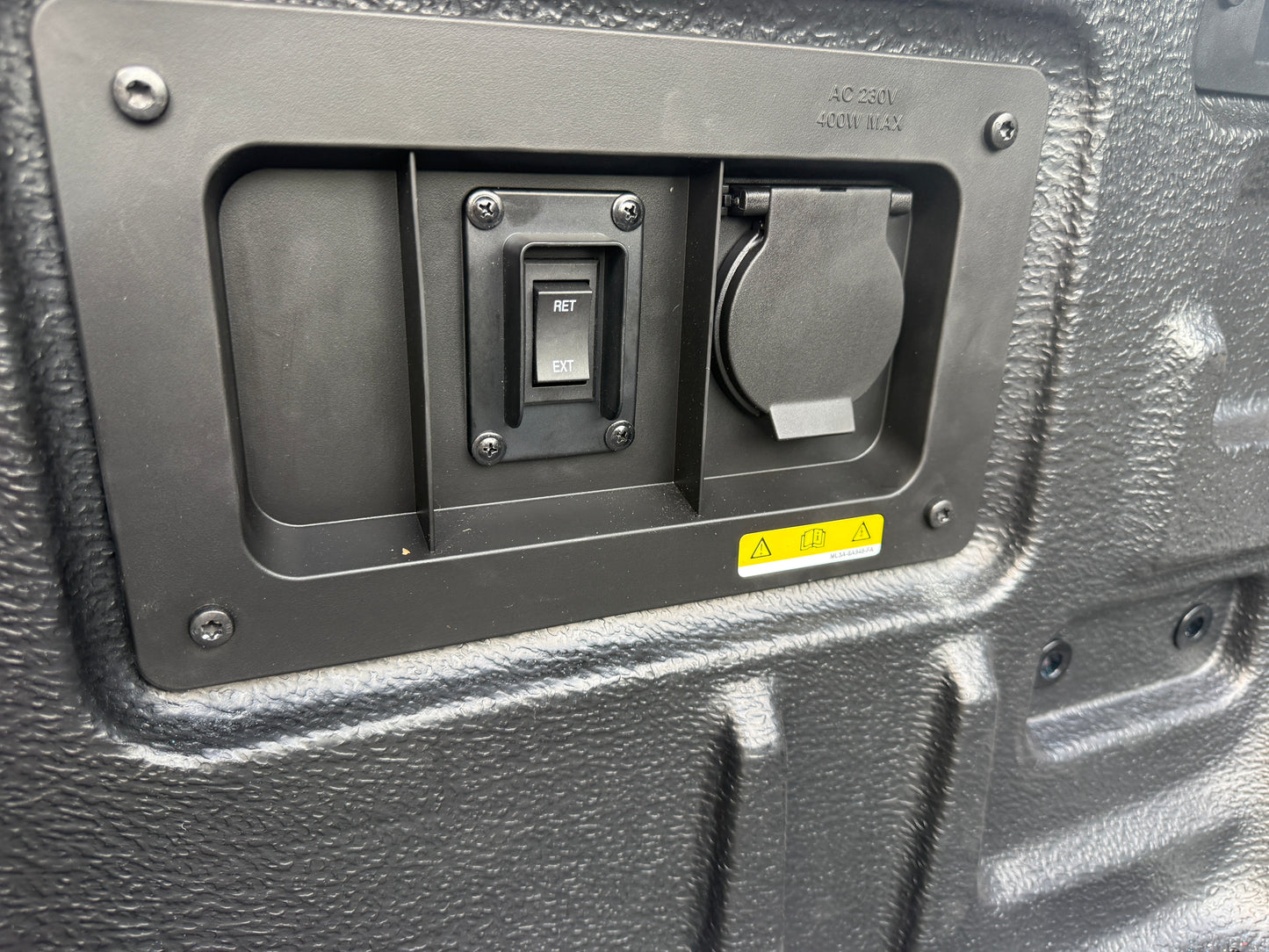 2023+ Ford Ranger Platinum & Wildtrak-X NEXT-GEN Electric roller lid and rack system ( NEW )