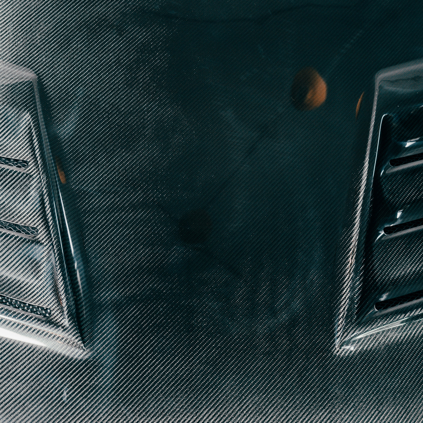 N80 TOYOTA HILUX CARBON BONNET, TYPE V-SHAPE (2015-2022)