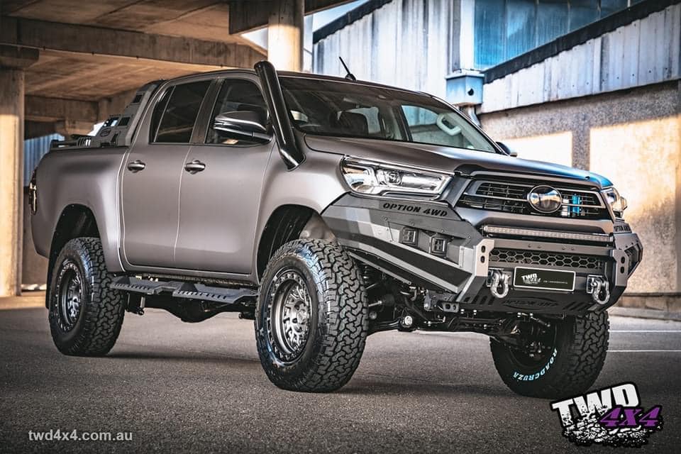 TOYOTA HILUX N80 SIDE STEPS