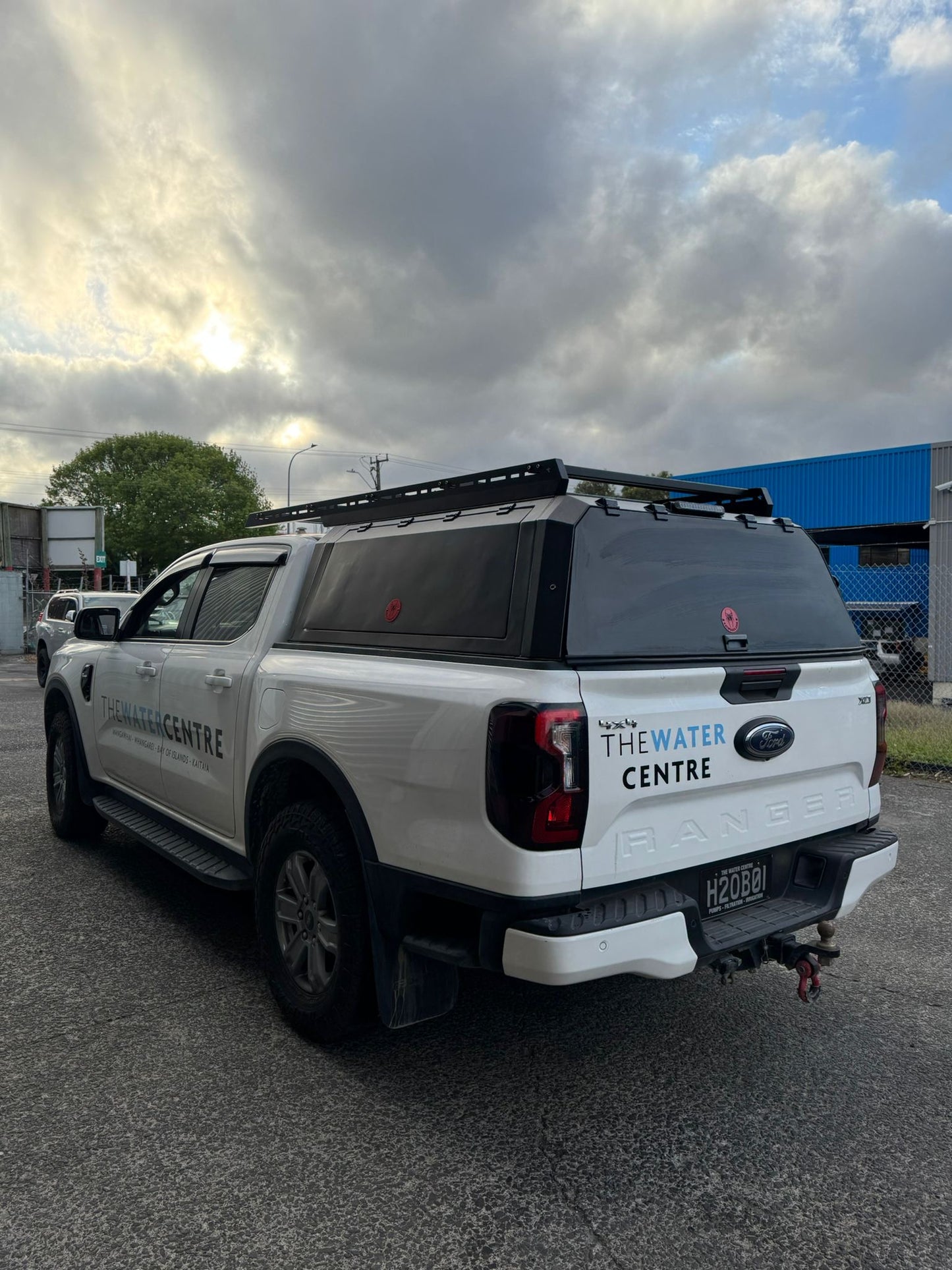 NEXT-GEN 2022+ FORD RANGER & RAPTOR  Tradesman’s Aluminium Canopy With Central locking & Roof Rack