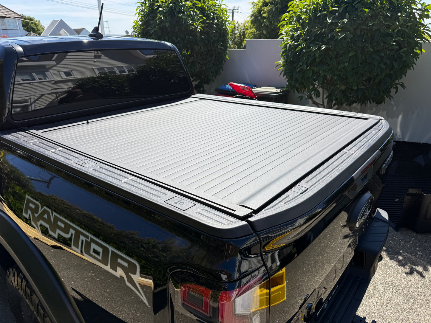 2022+ NEXT-GEN FORD RANGER & RAPTOR ELECTRIC ROLLER LID IN BLACK:  ( FREE FITTING OR SHIPPING ) (Copy)