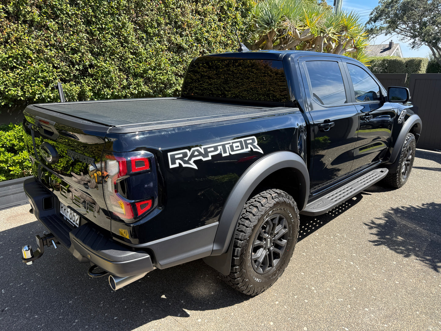 2022+ NEXT-GEN FORD RANGER & RAPTOR ELECTRIC ROLLER LID IN BLACK:  ( FREE FITTING OR SHIPPING ) (Copy)