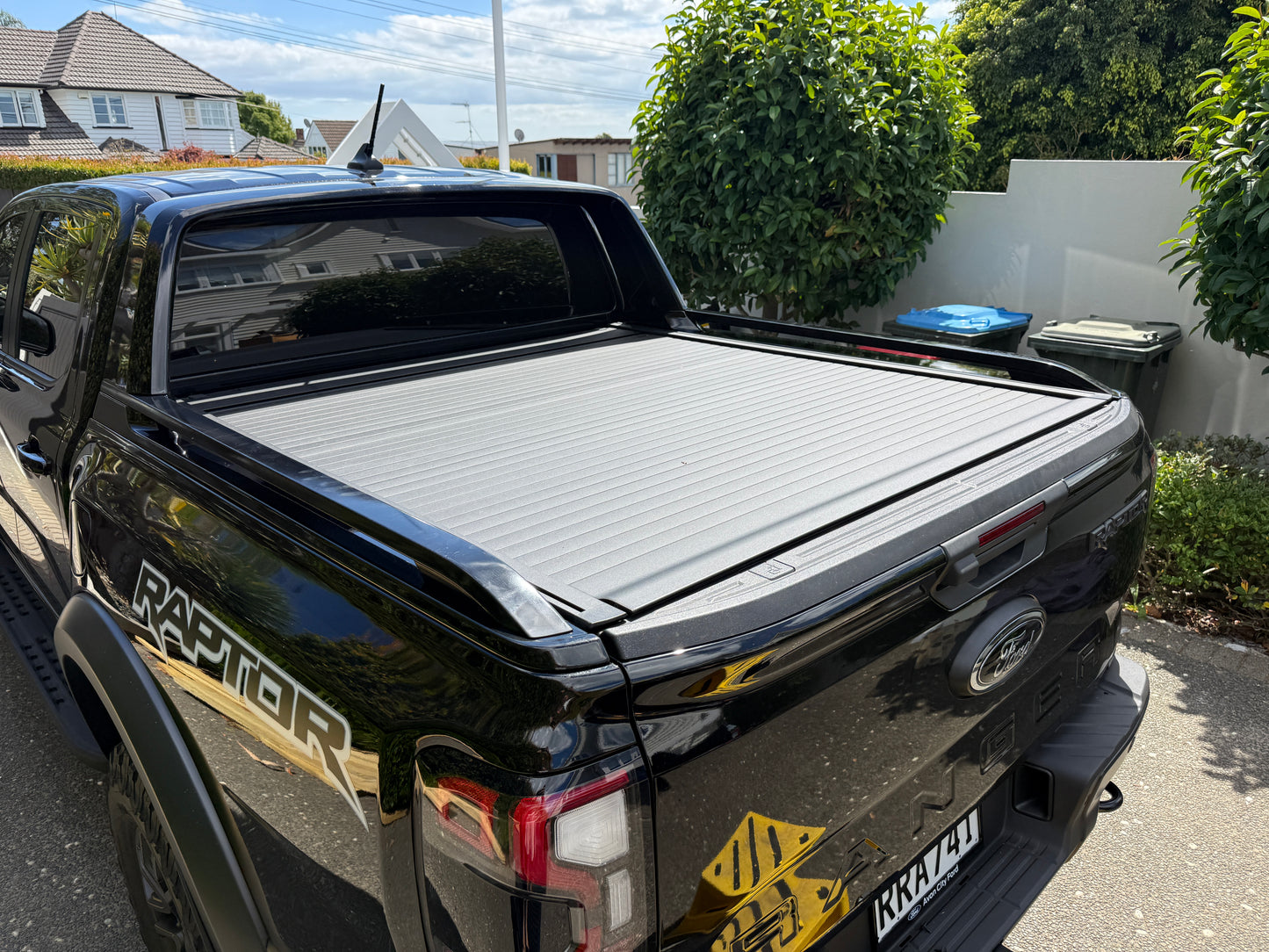 2022+ ( BLACK ROLLER LID & SAILPLANE  )  NEXT-GEN FORD RANGER & RAPTOR ELECTRIC ROLLER LID SPORTS BAR. ( FREE FITTING OR SHIPPING )