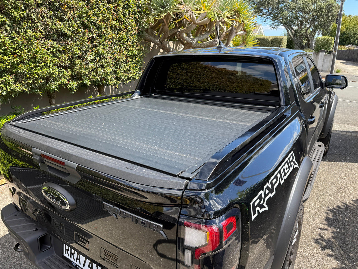 2022+ ( BLACK ROLLER LID & SAILPLANE  )  NEXT-GEN FORD RANGER & RAPTOR ELECTRIC ROLLER LID SPORTS BAR. ( FREE FITTING OR SHIPPING )