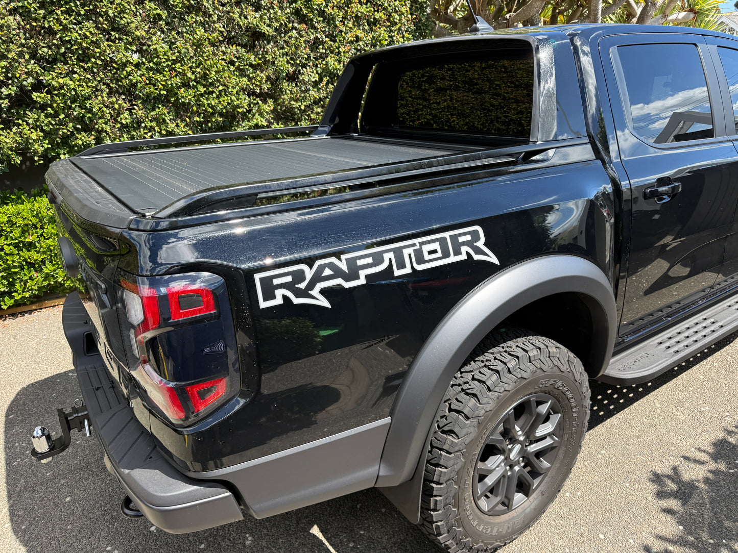 2022+ ( BLACK ROLLER LID & SAILPLANE  )  NEXT-GEN FORD RANGER & RAPTOR ELECTRIC ROLLER LID SPORTS BAR. ( FREE FITTING OR SHIPPING )