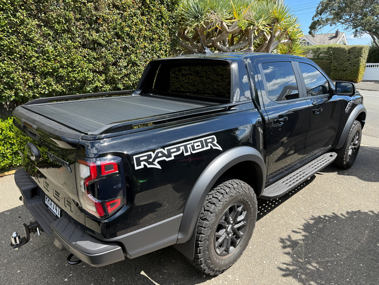 2022+ ( BLACK ROLLER LID & SAILPLANE  )  NEXT-GEN FORD RANGER & RAPTOR ELECTRIC ROLLER LID SPORTS BAR. ( FREE FITTING OR SHIPPING )