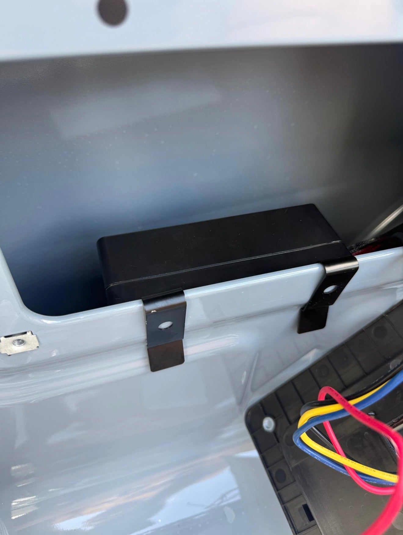 Electric Wildtrak Roller Lid Wire loom & Wireless KEY FOB controller ( Fit you own lid ) ©