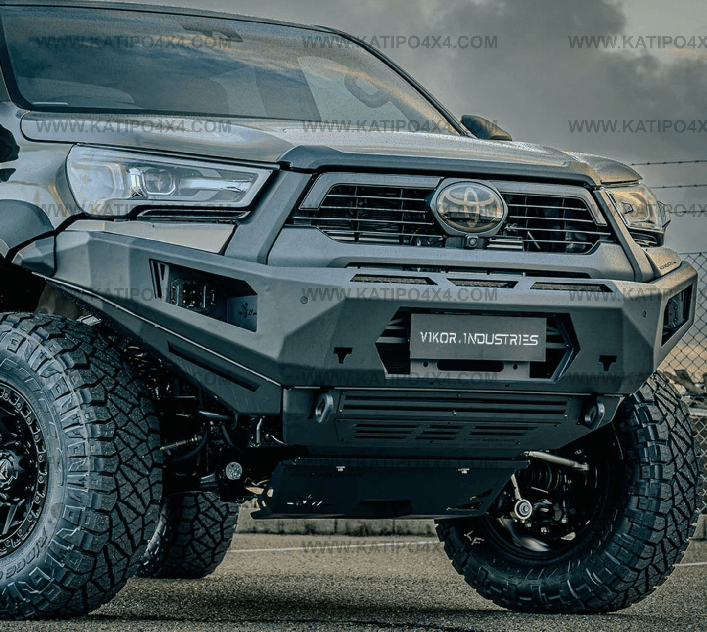 VIKOR  - Toyota Hilux Rogue Bull Bar (2023-25) | Diablo (No Loop)